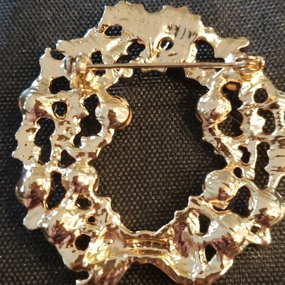 Vintage wreath pin